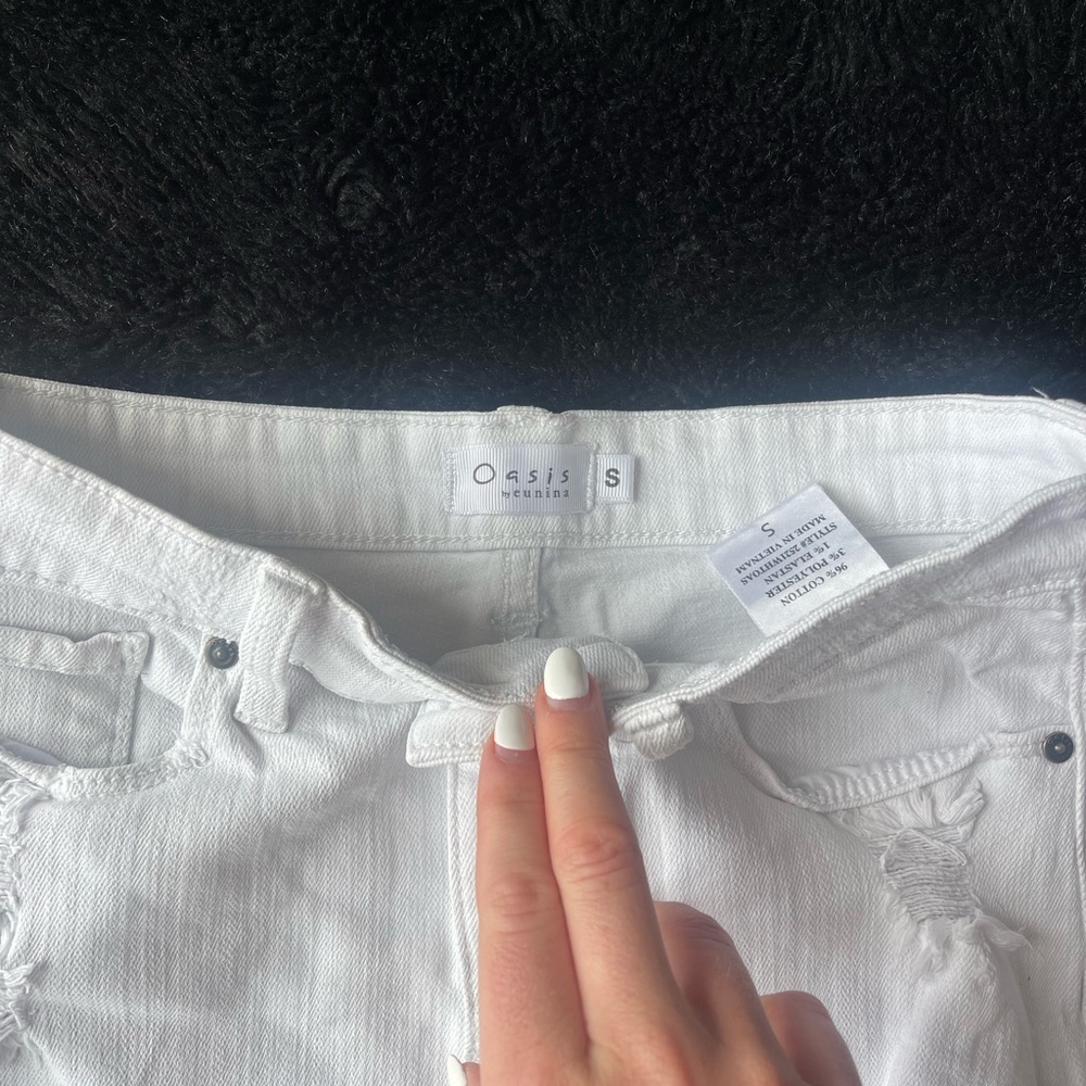 WINDSOR White Denim Shorts - Picture 2 of 6